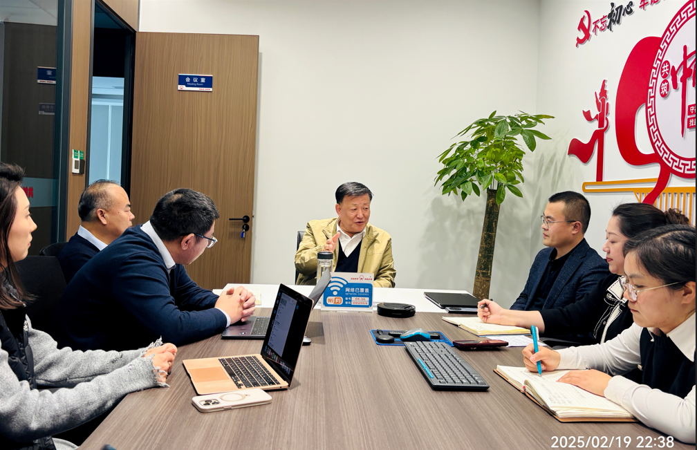 奧克股份董事長(zhǎng)朱建民蒞臨上海奧克指導(dǎo)工作